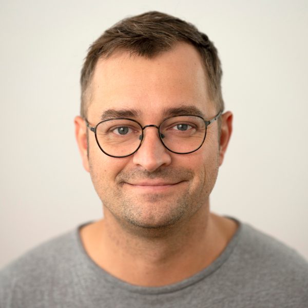 Portrait von Christian Roth, Softwareentwickler und Inbetriebnehmer bei der DriveCon GmbH und Mitverantwortlicher für die Entwicklung und Inbetriebnahme des Produkts MINGLECONTROL